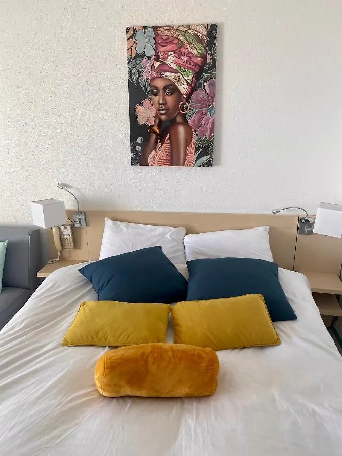 Black Diamond Condominium Le Diamant